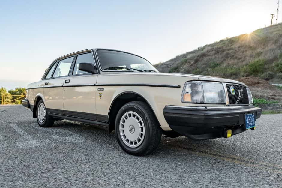1987 Volvo 240 sold for $6,250