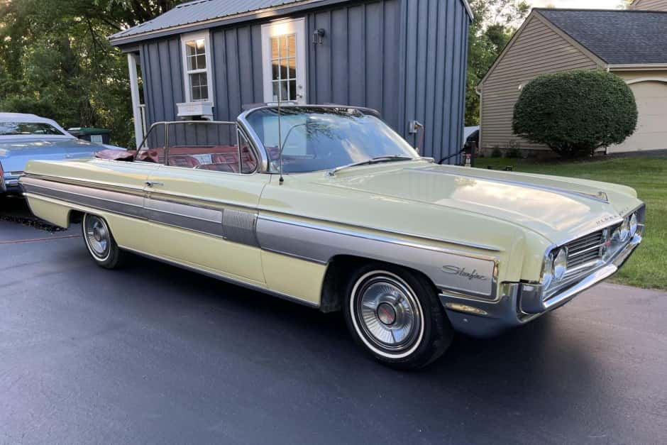 1962 Oldsmobile Starfire sold for $21,000