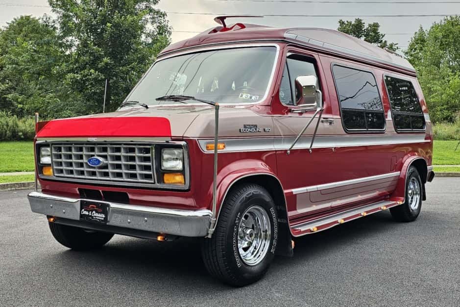 1989 Ford Econoline Van sold for $9,100