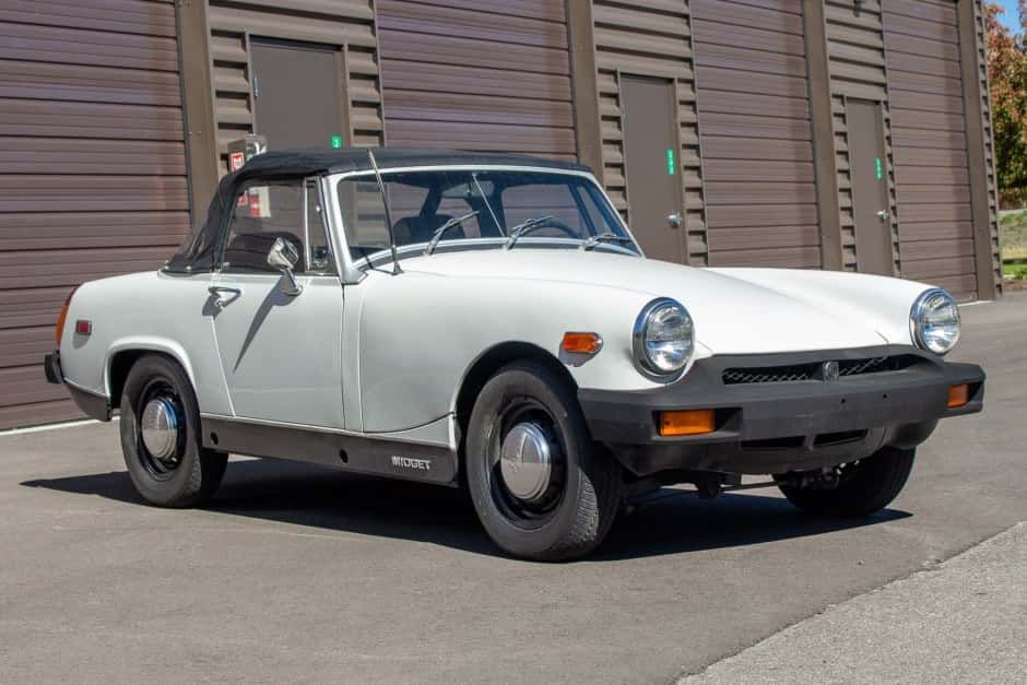 1977 MG Midget sold for $3,299