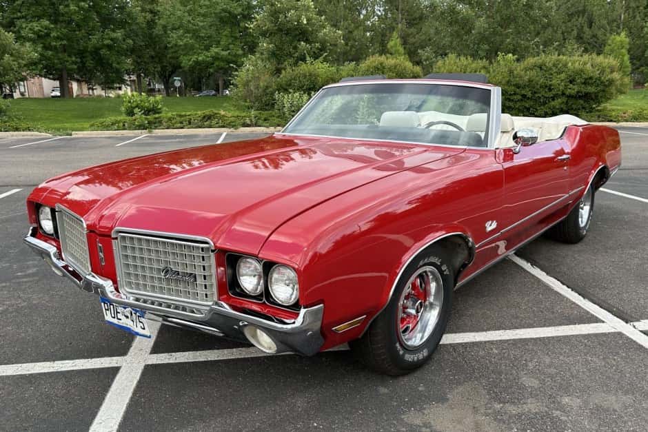 1972 Oldsmobile Cutlass sold for $21,000