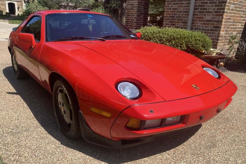 1985 Porsche 928 sold for $12,298