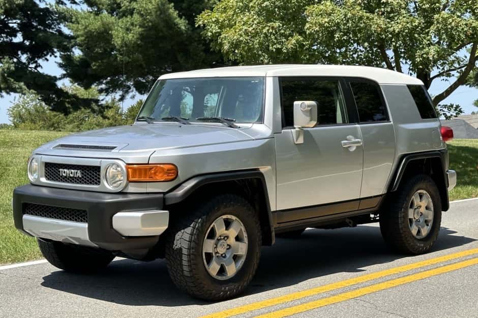 2007 Toyota FJ Cruiser sold for $9,850
