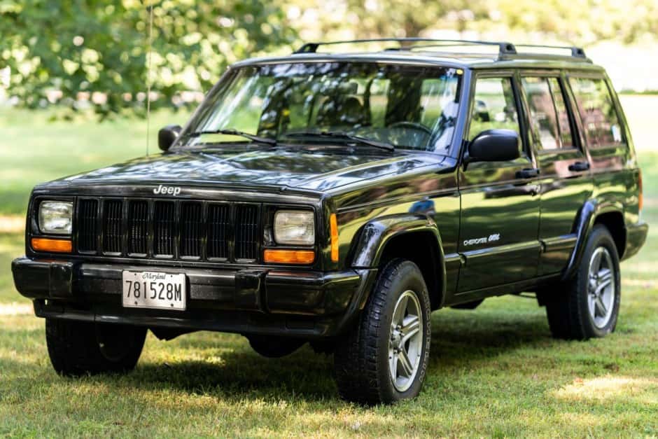2000 Jeep XJ Cherokee sold for $10,551