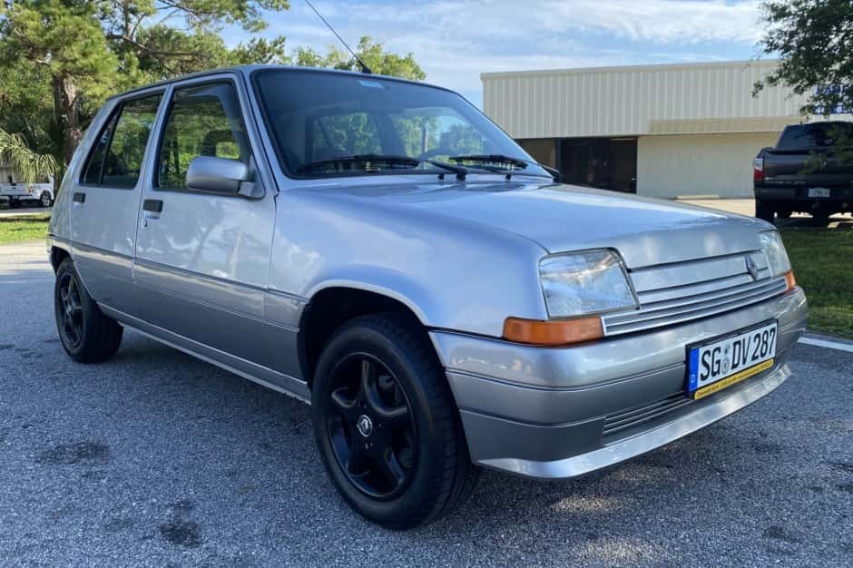 1989 Renault  sold for $4,500