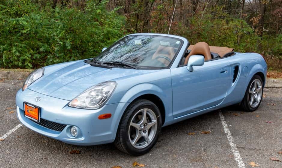 2003 Toyota W30 MR2 sold for $17,350
