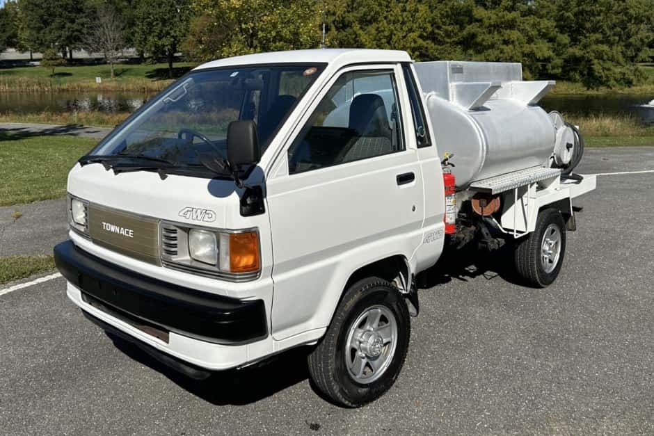 1992 Toyota LiteAce & TownAce sold for $14,351
