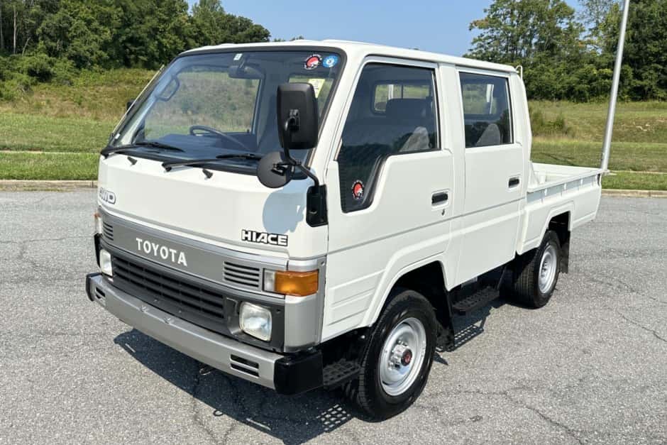1991 Toyota HiAce sold for $10,250