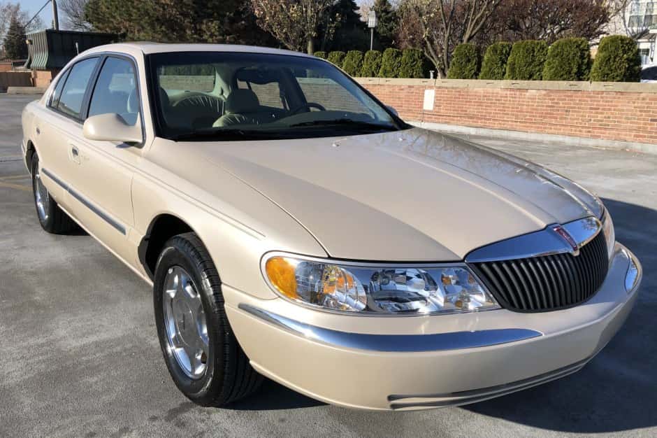 2000 Lincoln Continental (1995-2002) sold for $13,450