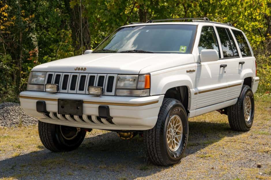 1995 Jeep ZJ Grand Cherokee sold for $13,258