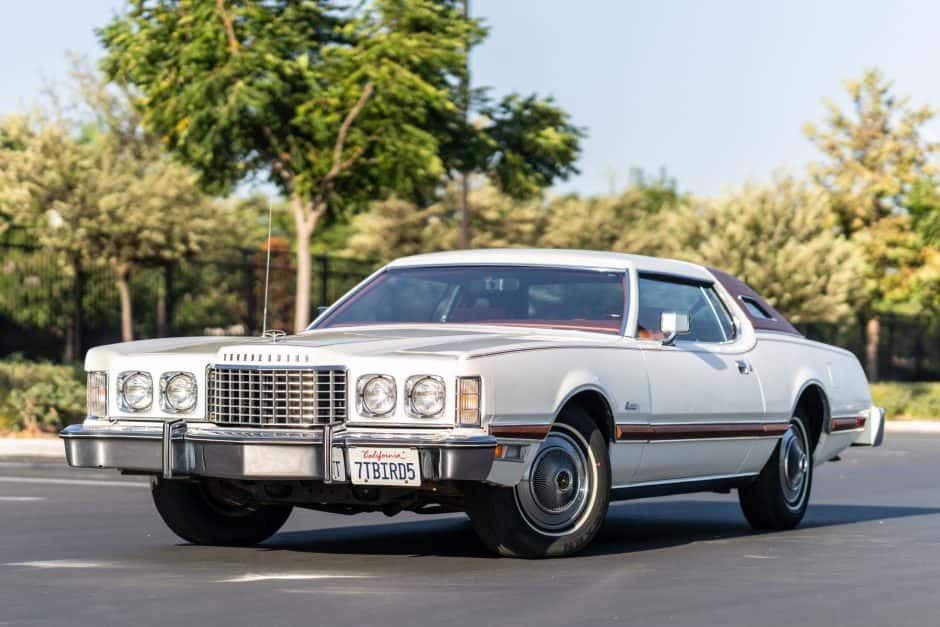 1975 Ford Thunderbird (1972-1976) sold for $9,400