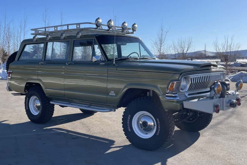 1970 Jeep SJ Wagoneer sold for $30,500