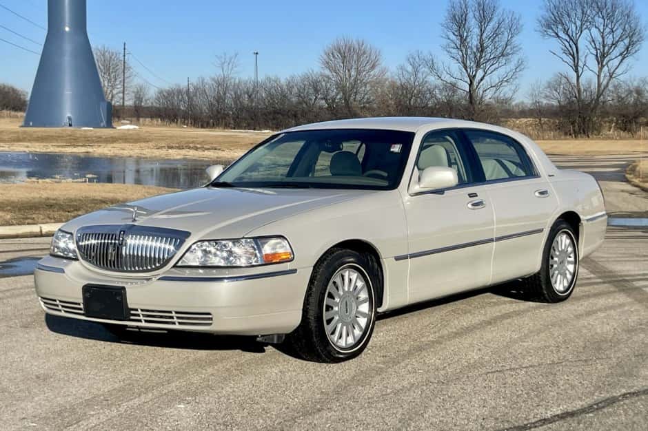 2005 Lincoln Town Car sold for $34,000