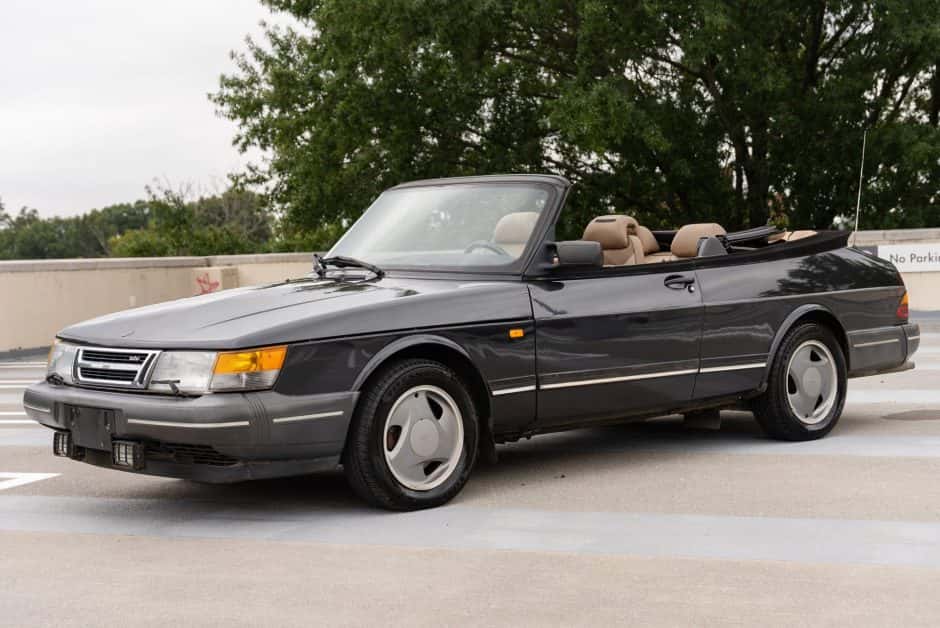 1994 Saab 900 sold for $8,400