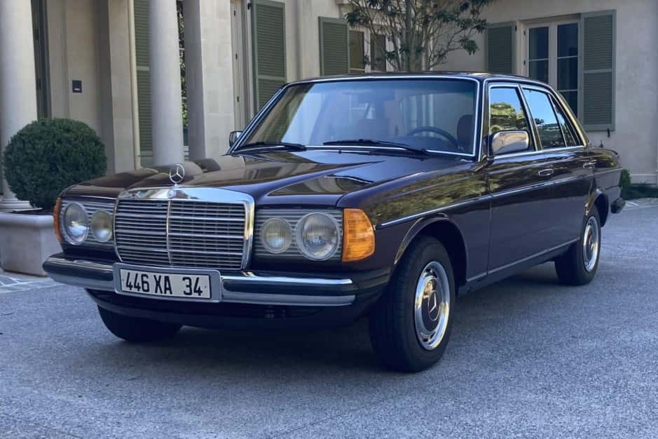 1981 Mercedes-Benz W123 sold for $20,250