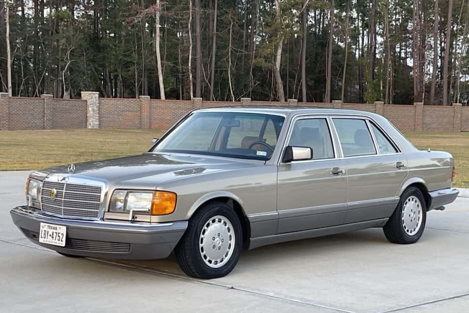1989 Mercedes-Benz W126 S-Class sold for $9,800