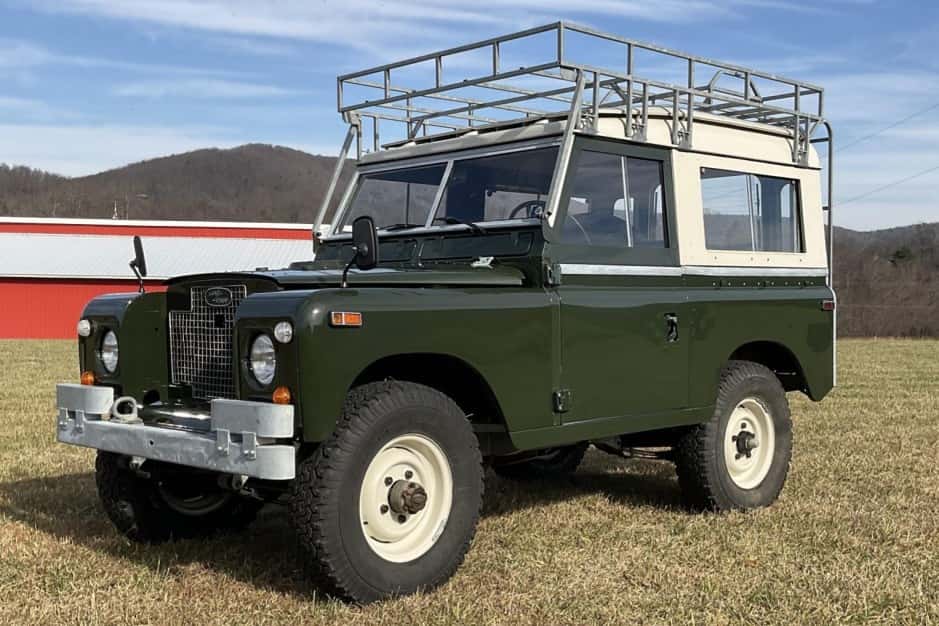 1970 Land Rover Series 88 sold for $28,250