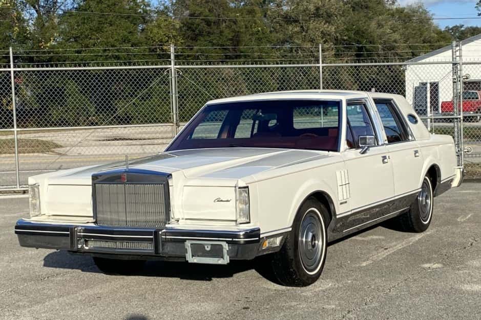 1980 Lincoln Continental Mark VI (1980-1983) sold for $5,100