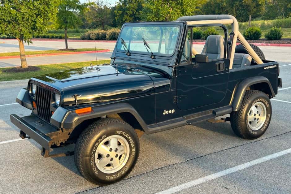 1991 Jeep Wrangler YJ (1987-1995) sold for $15,000