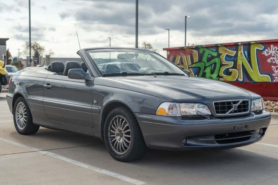 2004 Volvo C70 sold for $11,750