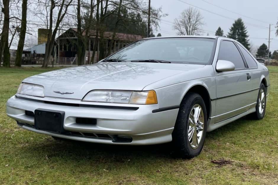 1992 Ford Thunderbird (1989-1997) sold for $8,000
