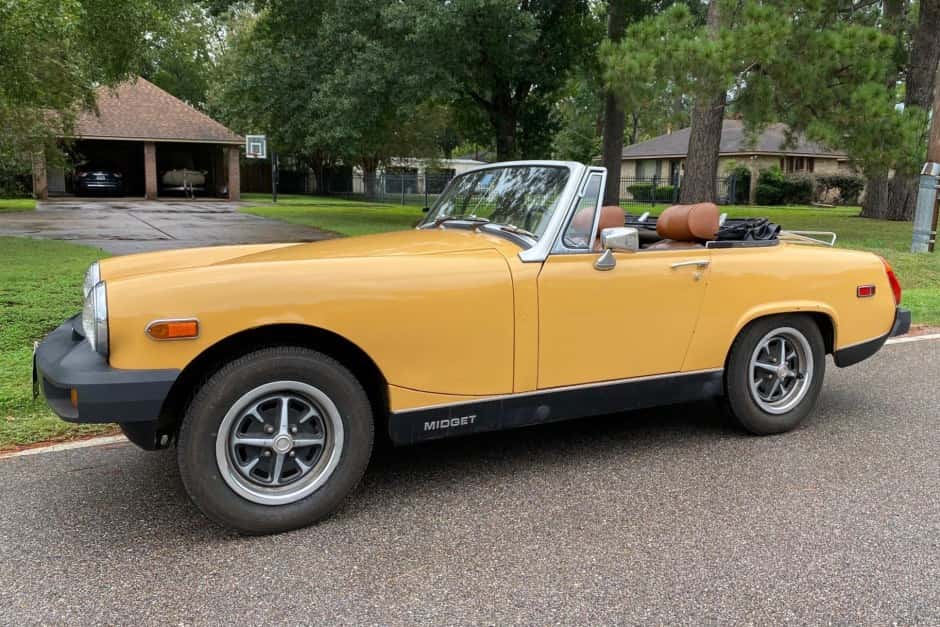 1977 MG Midget sold for $6,969