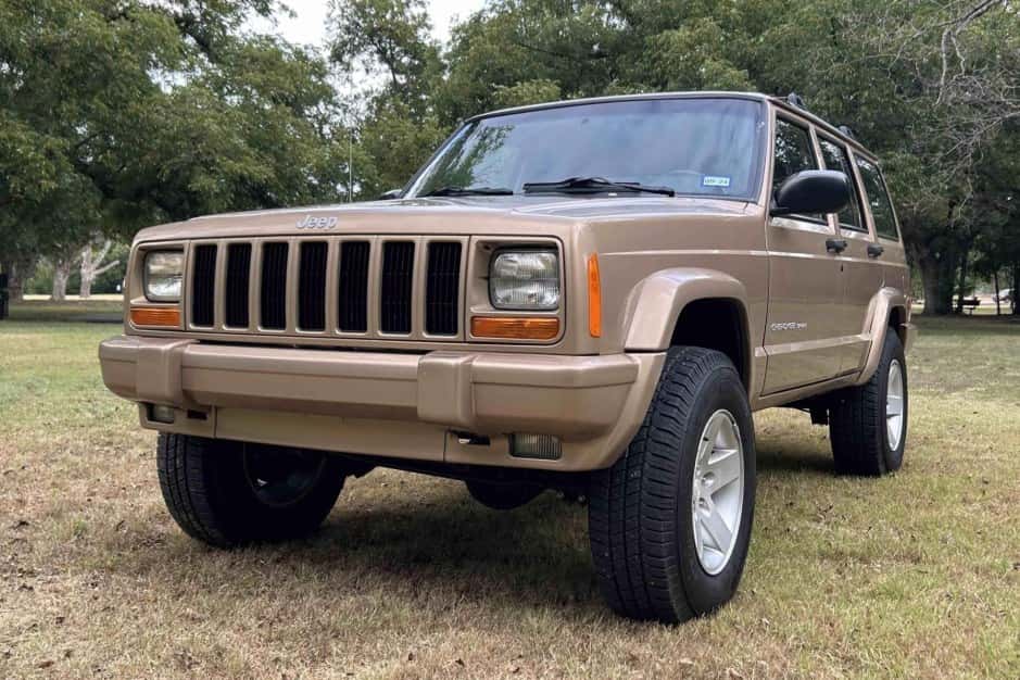 1999 Jeep XJ Cherokee sold for $12,750