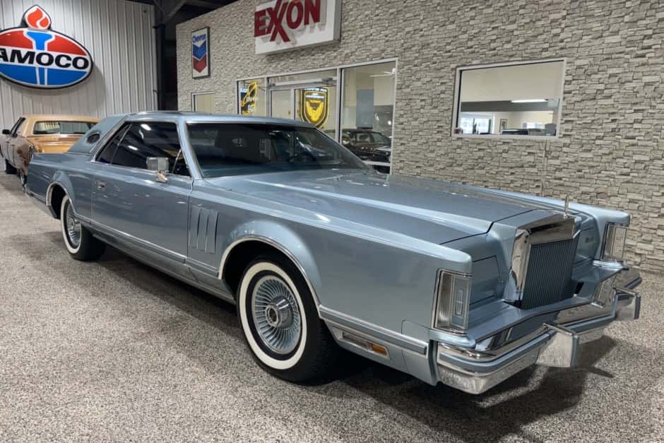 1978 Lincoln Continental Mark V (1977-1979) sold for $35,750