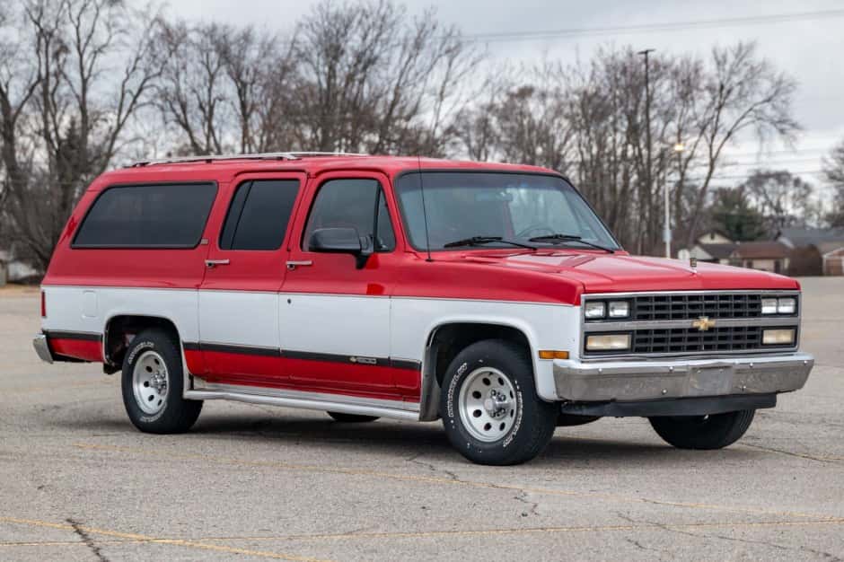 1991 Chevrolet Suburban (1973-1991) sold for $5,000