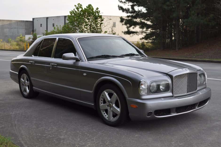 2002 Bentley Arnage sold for $32,000