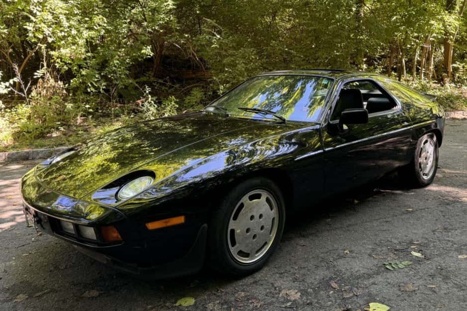 1985 Porsche 928 sold for $17,125