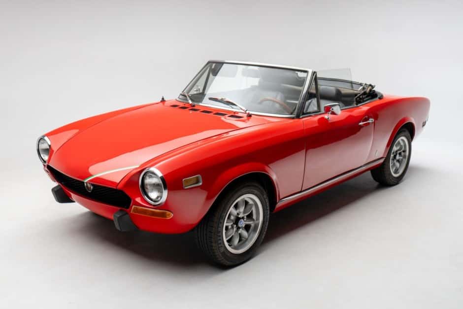 1971 Fiat 124 Spider (1966-1985) sold for $17,500