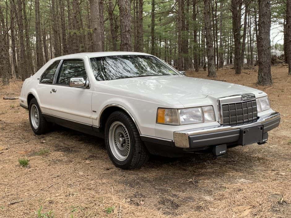1988 Lincoln Continental Mark VII & Mark VII sold for $9,600