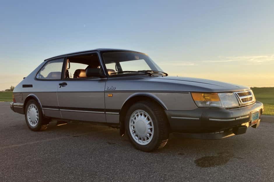 1988 Saab 900 sold for $8,500