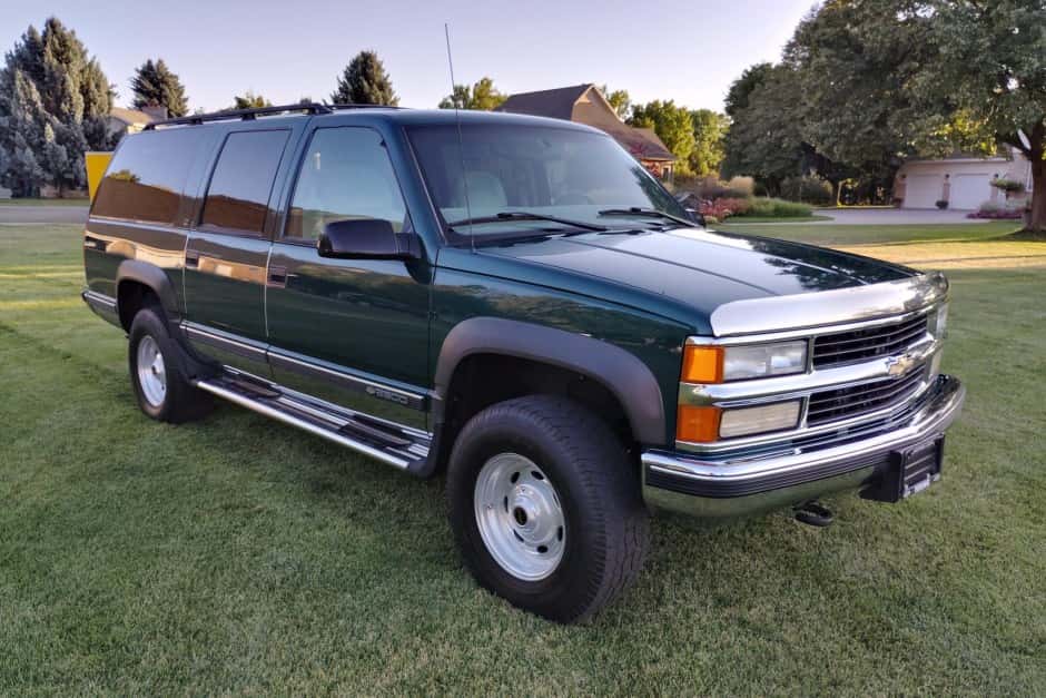 1999 Chevrolet Suburban (GMT400 1992-1999) sold for $26,500