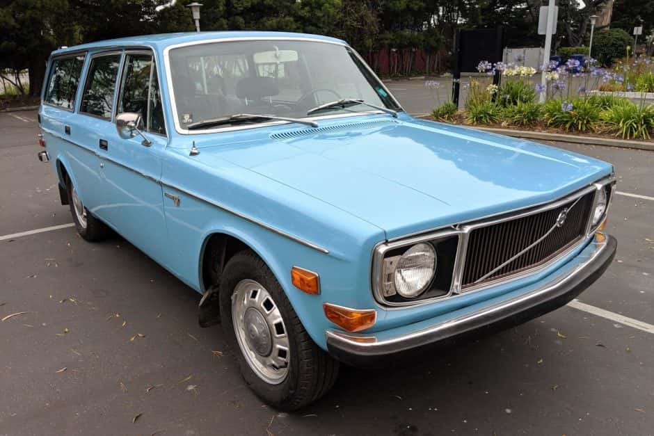 1972 Volvo 140 sold for $6,550