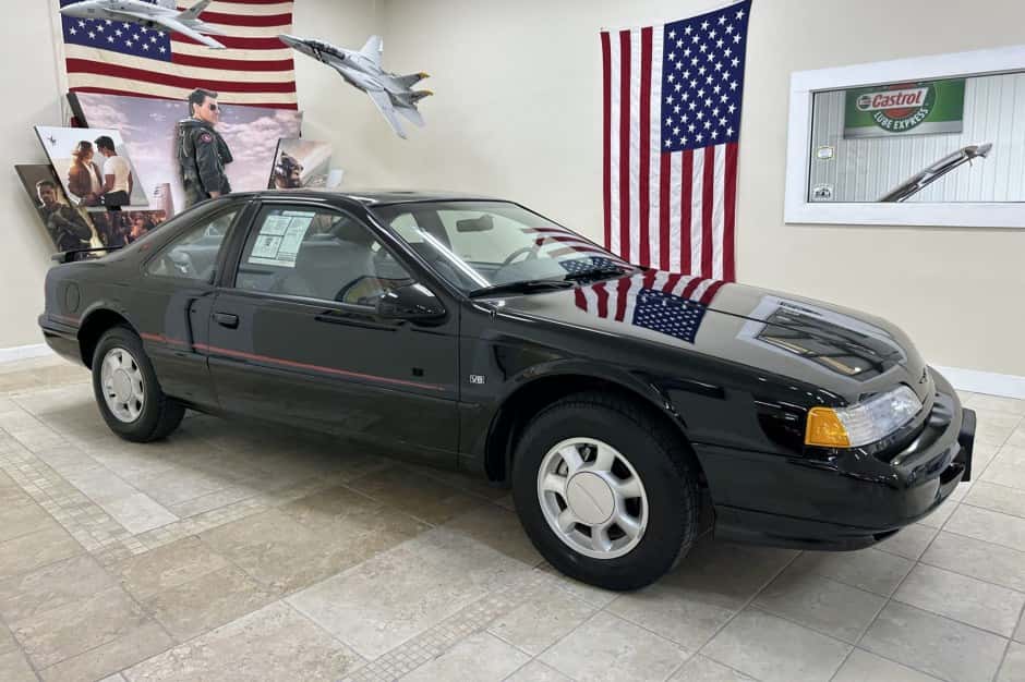 1993 Ford Thunderbird (1989-1997) sold for $18,250