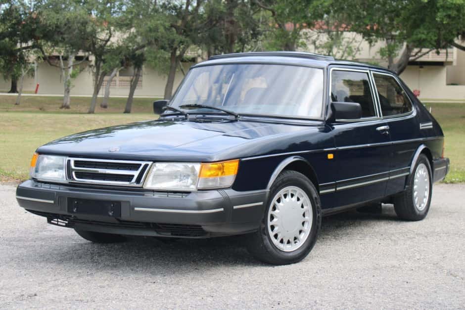 1988 Saab 900 sold for $15,500