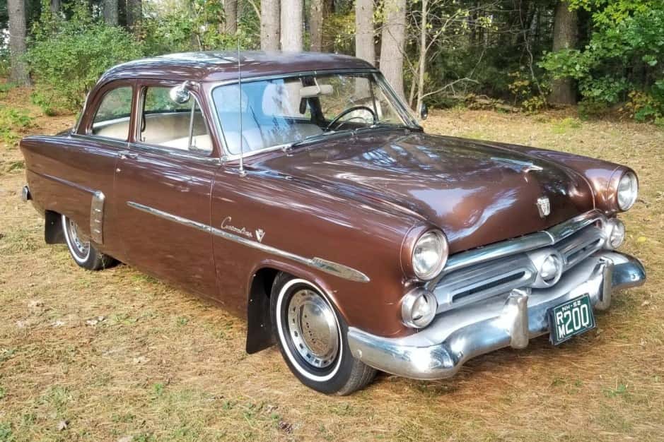 1952 Ford Customline sold for $8,700