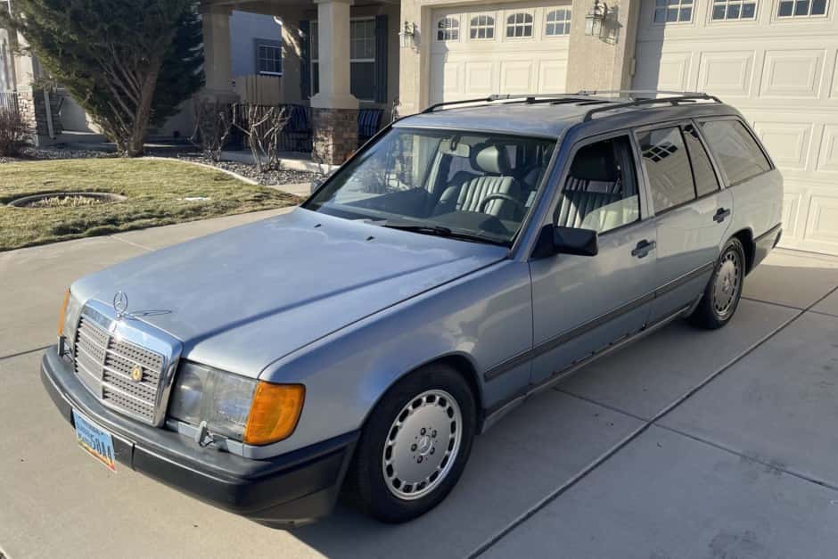 1987 Mercedes-Benz W124 E-Class sold for $1,300