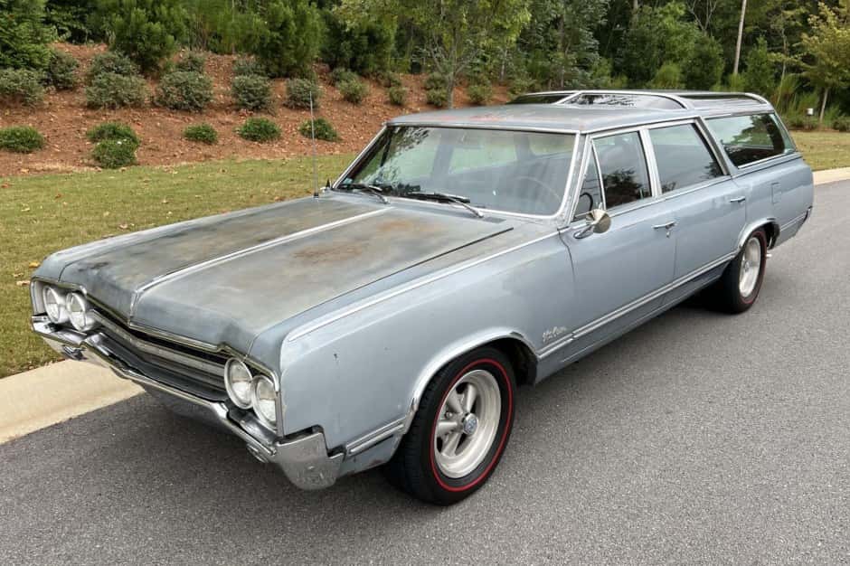 1965 Oldsmobile Vista Cruiser sold for $21,750