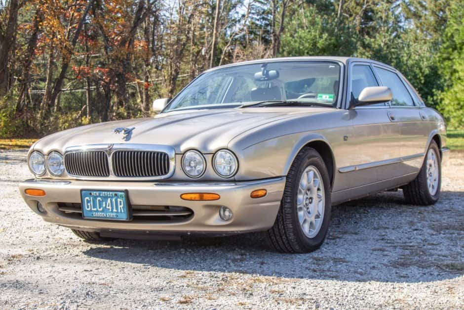 1999 Jaguar X308 XJ (1998-2003) sold for $3,900