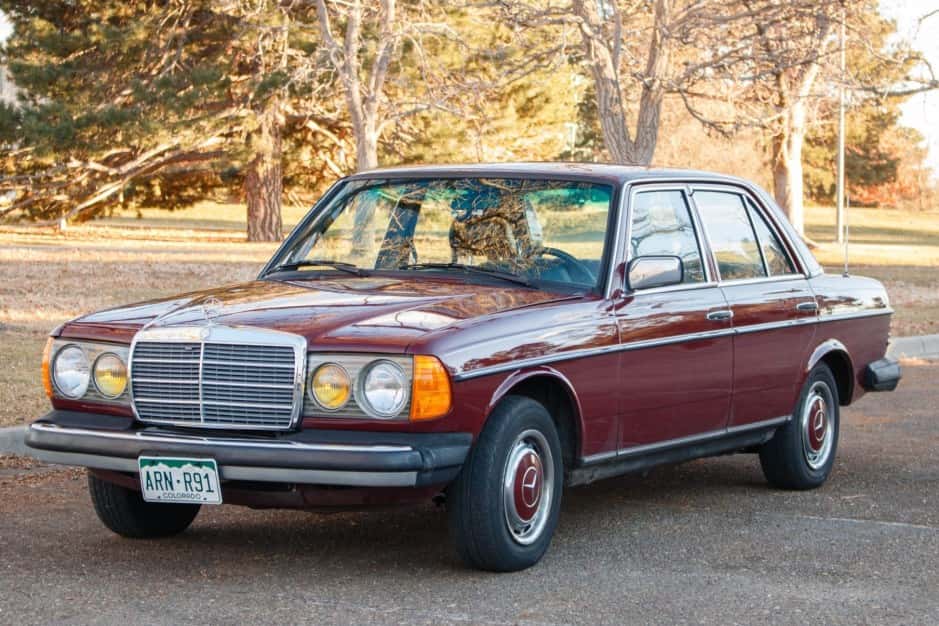 1981 Mercedes-Benz W123 sold for $6,750
