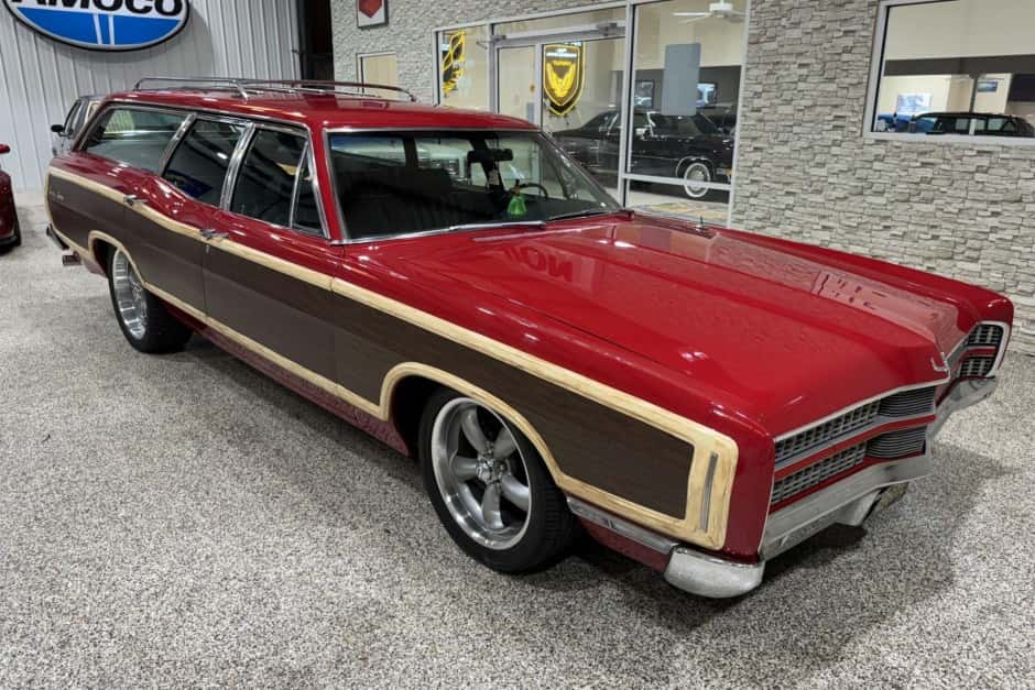 1969 Ford Country Squire sold for $25,250