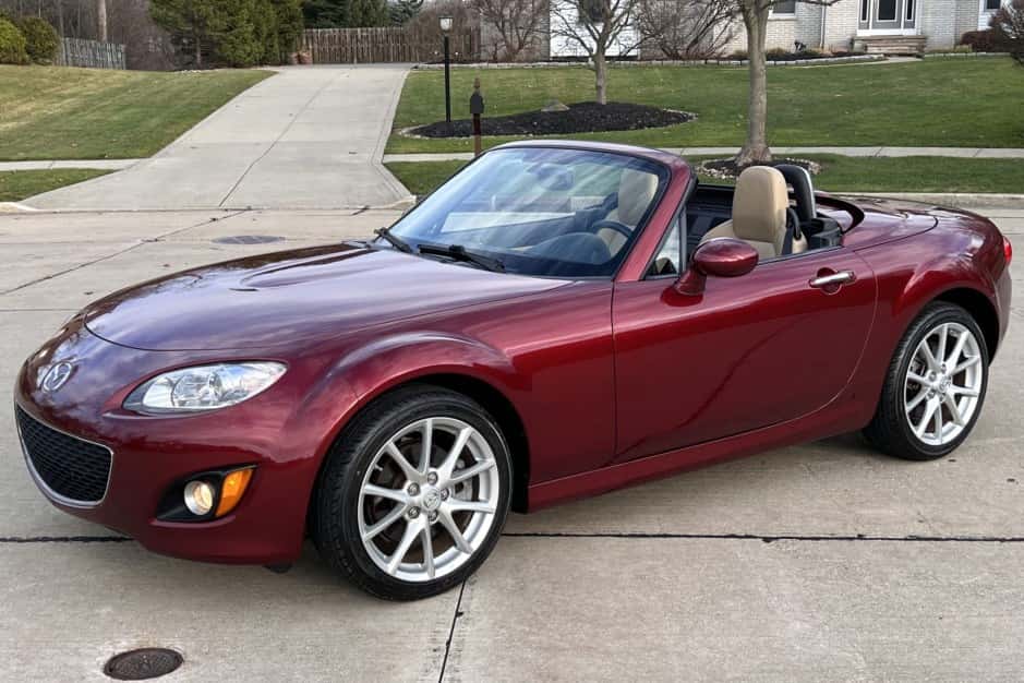2010 Mazda NC MX-5 Miata sold for $16,600