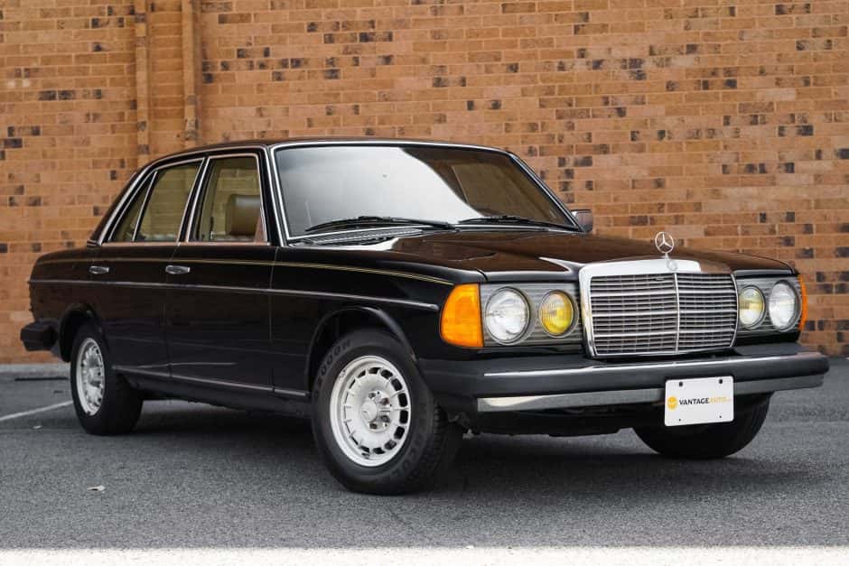 1980 Mercedes-Benz W123 sold for $8,700
