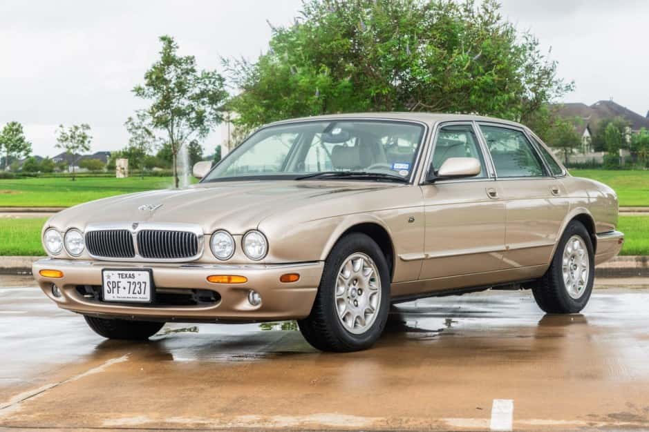 2000 Jaguar X308 XJ (1998-2003) sold for $9,828