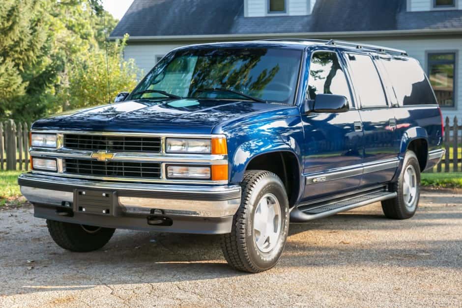 1996 Chevrolet Suburban (GMT400 1992-1999) sold for $26,000