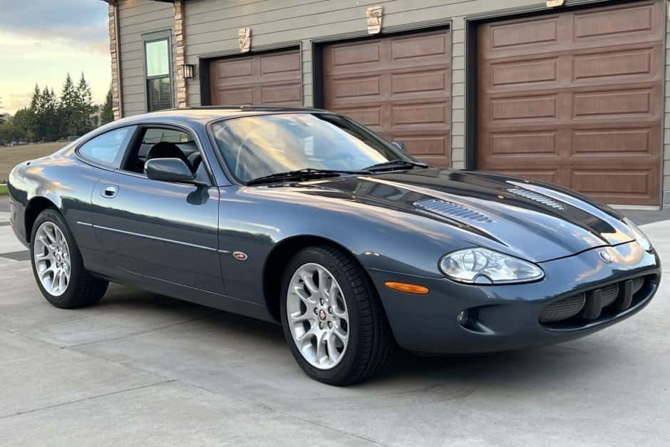2000 Jaguar XKR sold for $12,805