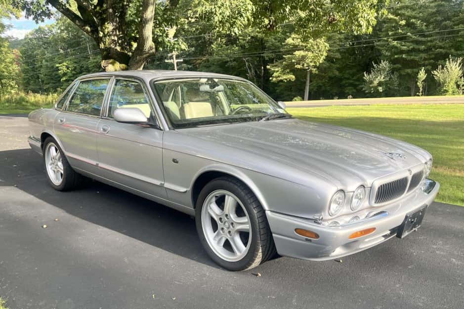 2002 Jaguar X308 XJ (1998-2003) sold for $6,955